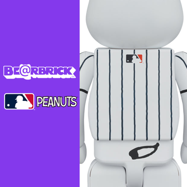Bearbrick 100% & 400% Set MLB x Peanuts Snoopy (New York Yankees) Logo Urban Attitude