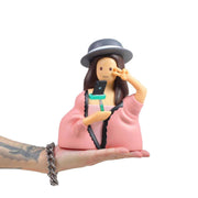 ZC World Figure Mona Lisa 400% - Selfie In Hand White Background Urban Attitude